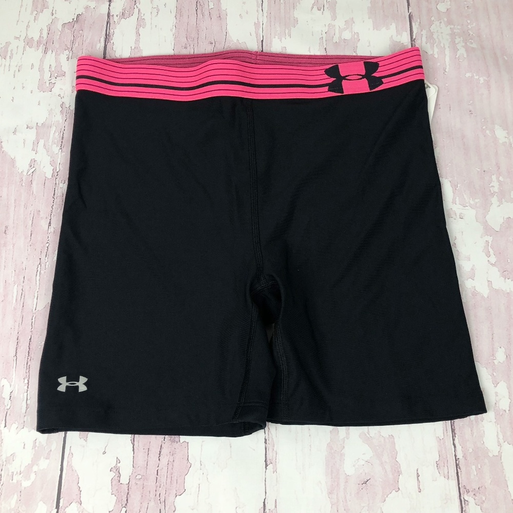 🤩UNDER ARMOUR  WOMEN'S SHORT ! NWT WELCOME OFFER
